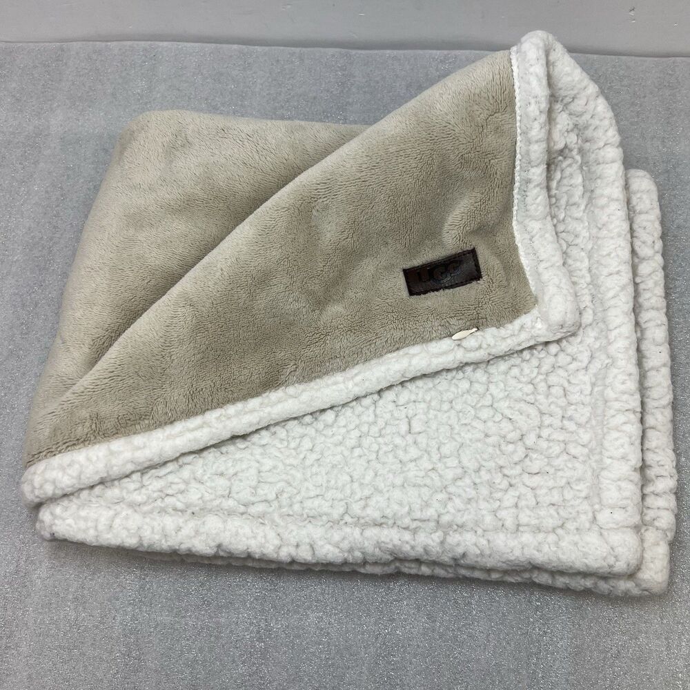 UGG Beige Plush Sherpa Standard Pillow Sham Cover Soft Cozy Zip Closure Full/Que